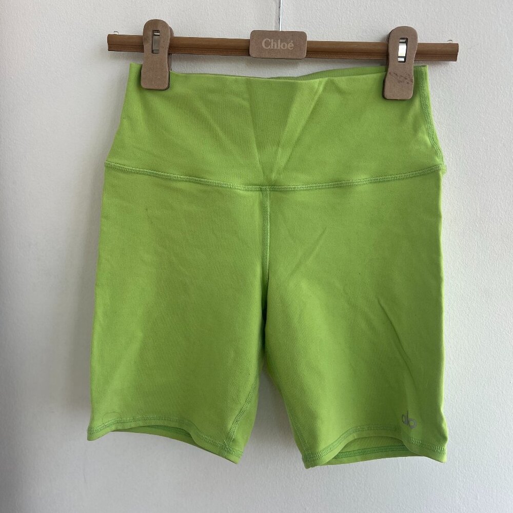 ALO Yoga Splendor Bike Shorts in Lime Green